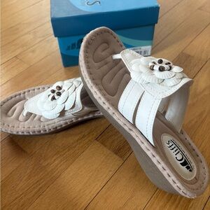 NWT White Mountain Sandals, size 8